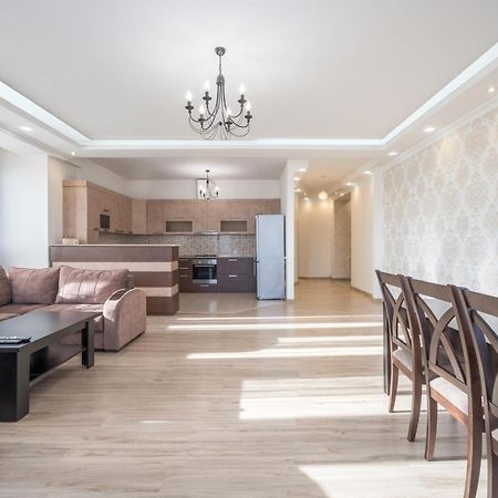 2 Bedrooms 2 Bathrooms Large And Lux Apartment Best Location Jerevan Eksteriør billede