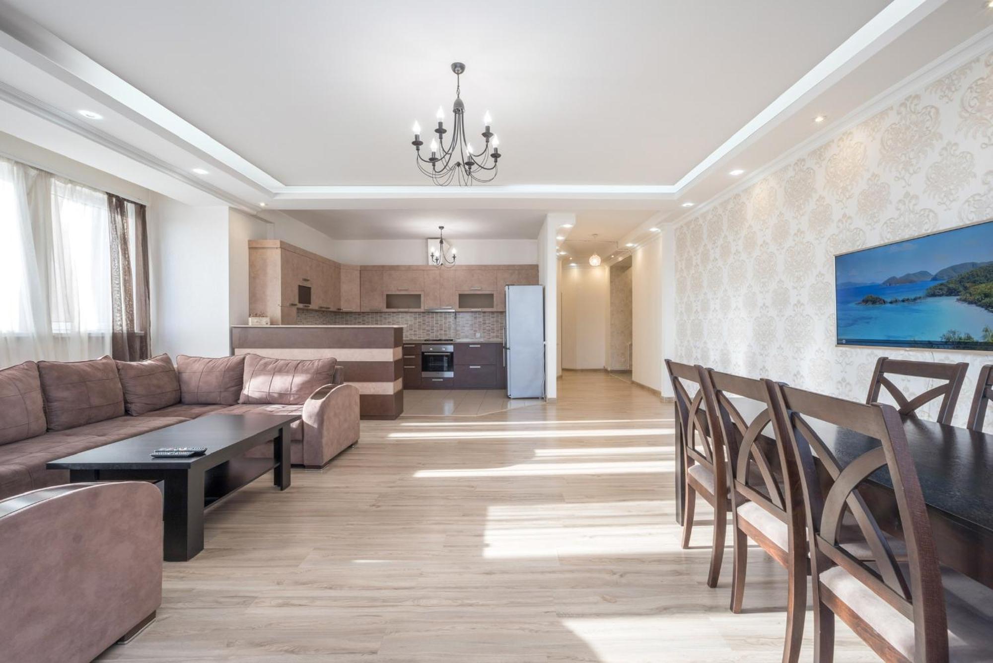 2 Bedrooms 2 Bathrooms Large And Lux Apartment Best Location Jerevan Eksteriør billede
